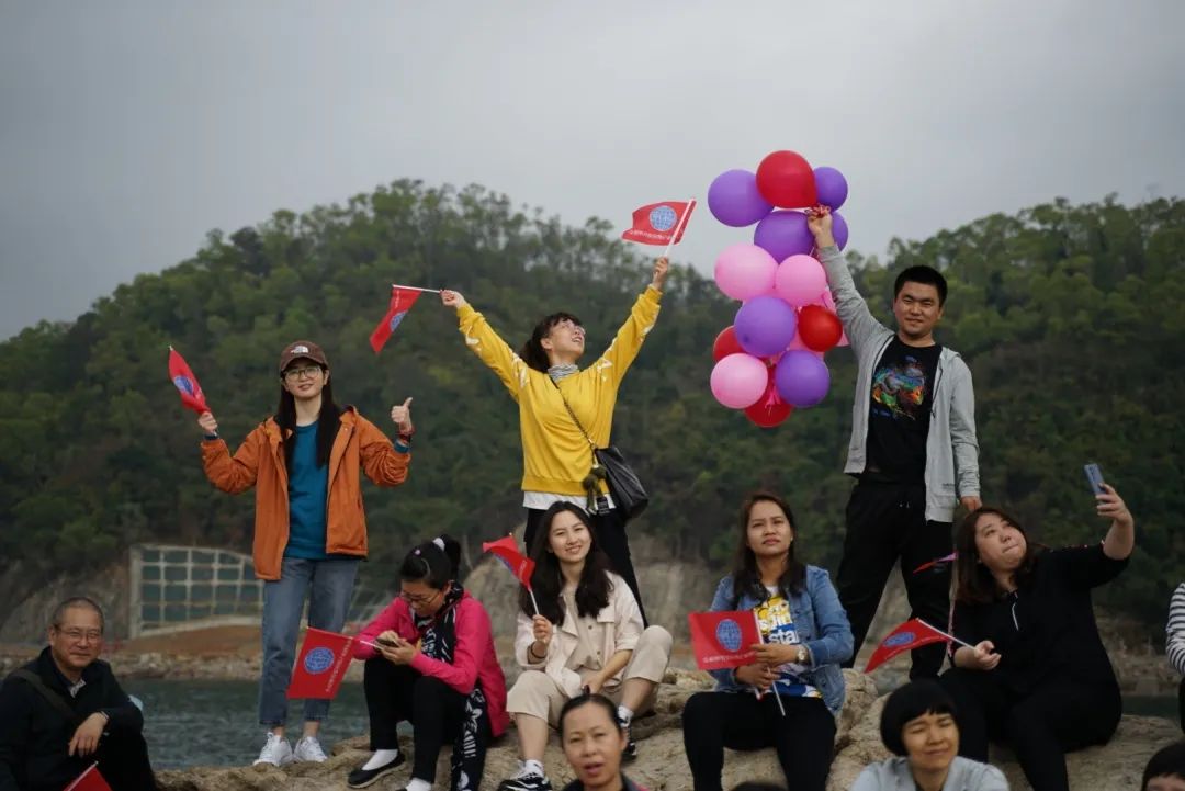 如春風(fēng)、如夏陽(yáng)，我們溫暖和煦、激情四射！